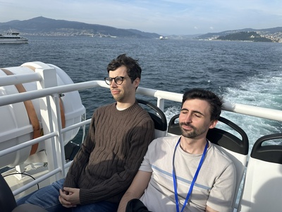 Una pausa de l’equip a bord d’un vaixell, el 2024