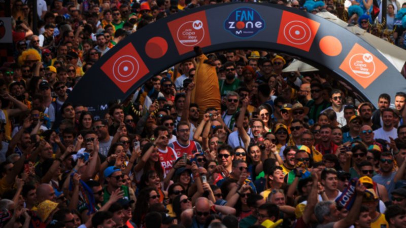 afición de acb en fan zone de copa del rey