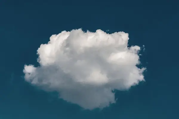 nube solitaria en el cielo
