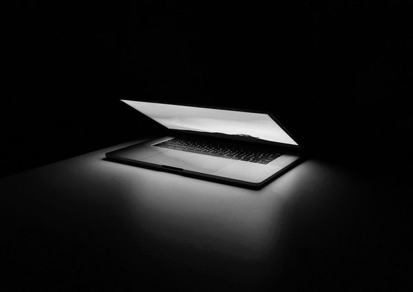 portatil a oscuras