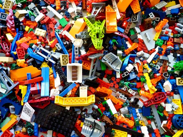 several disorganized Lego pieces